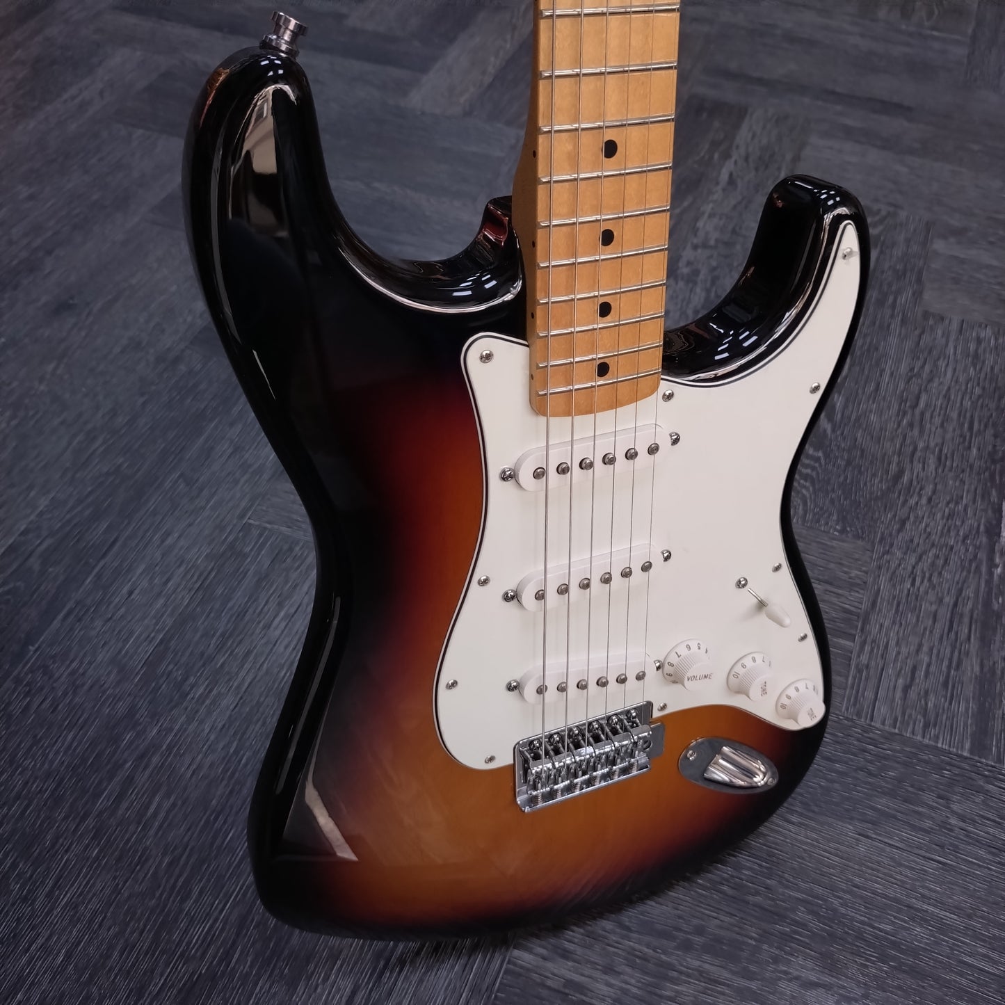 Fender Standard Stratocaster ~ 3-Tone Sunburst [2015]