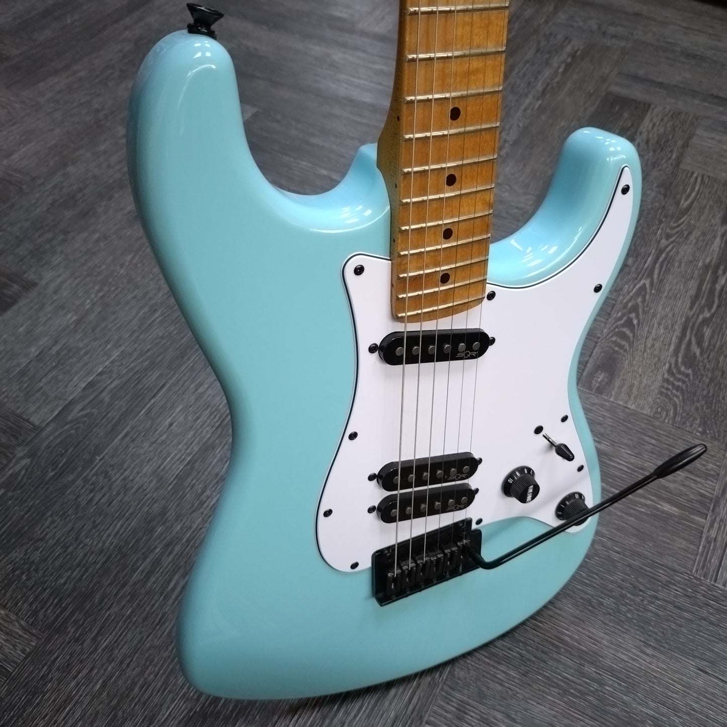 Squier FSR Contemporary Stratocaster RMN, Daphne Blue [2022]