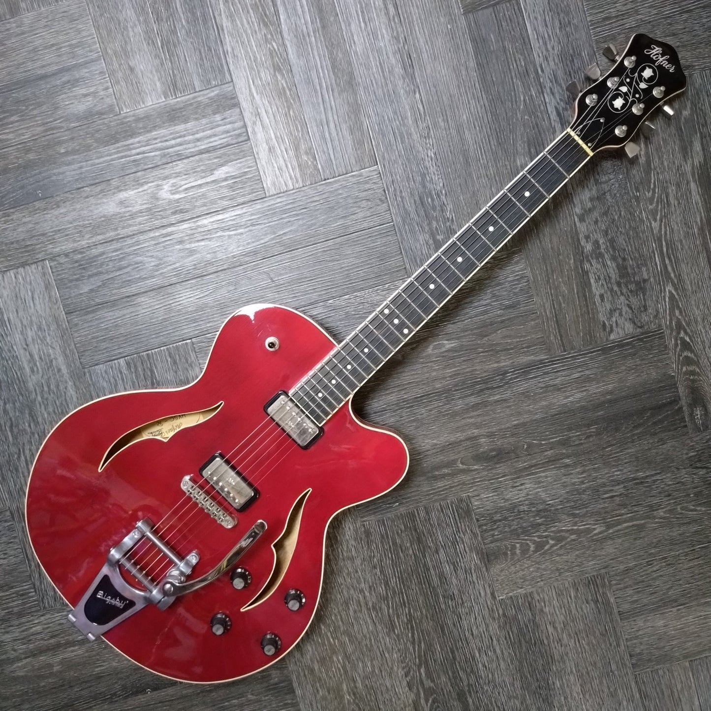 Hofner Verythin Singlecut ~ Transparent Red [2012]