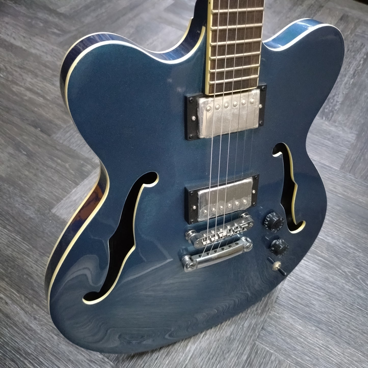 Hofner Verythin  ~ Pearl Blue [2022]