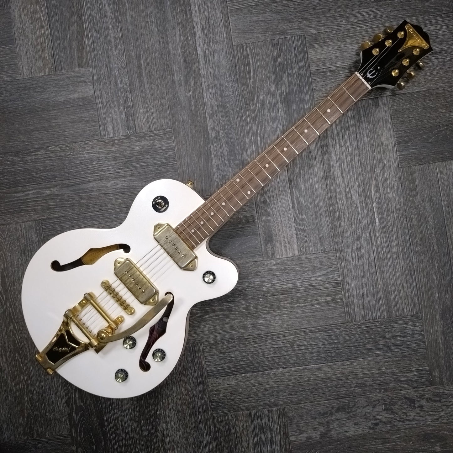 Epiphone Ltd Edition Wildkat Royale ~ Pearl White [2011]