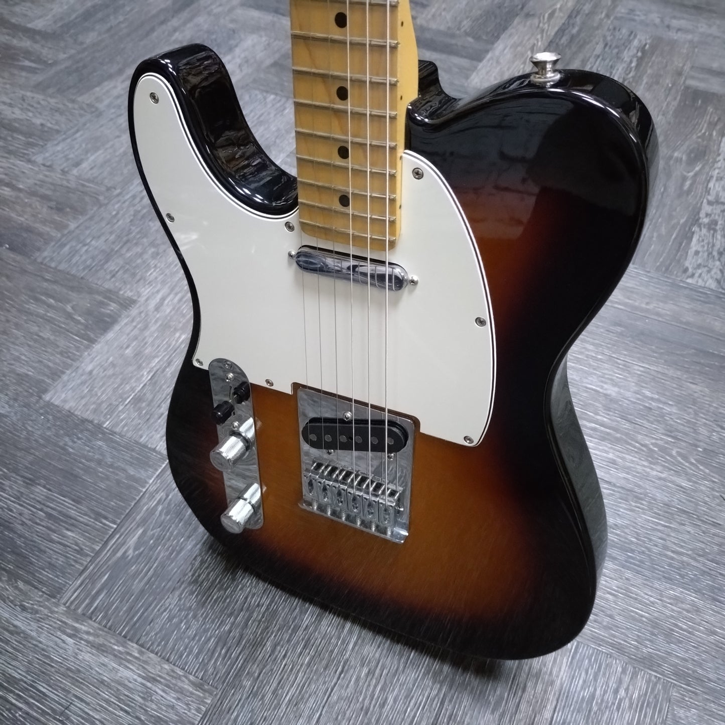 Fender Player Telecaster Left-Hand ~ 3 Tone Sunburst [2021]