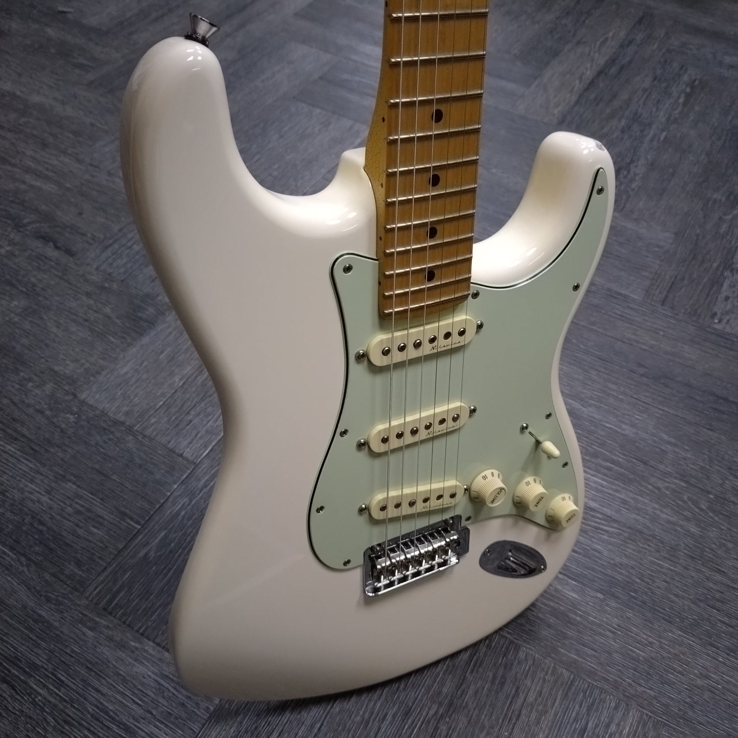 Fender Deluxe Roadhouse Stratocaster ~ Olympic White [2016]