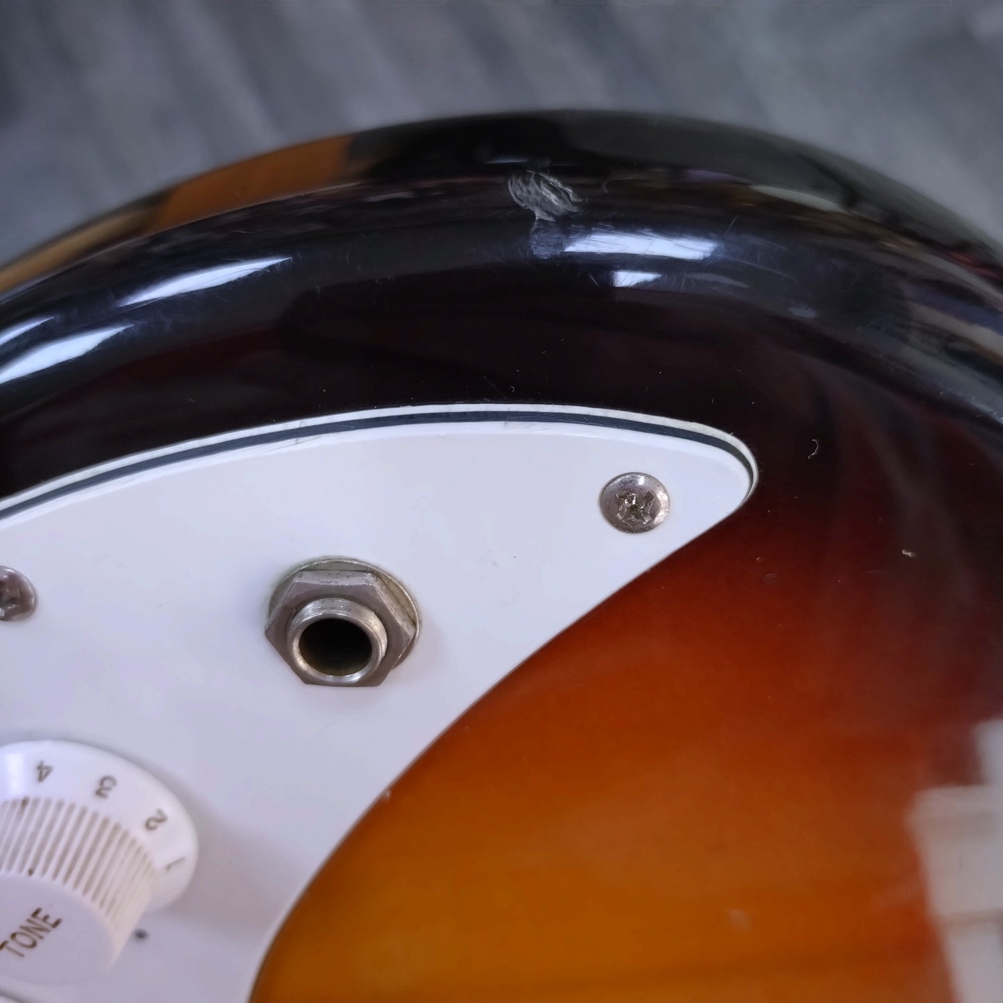Squier Japan Bullet 1 ~ 2-Tone Sunburst [1983]