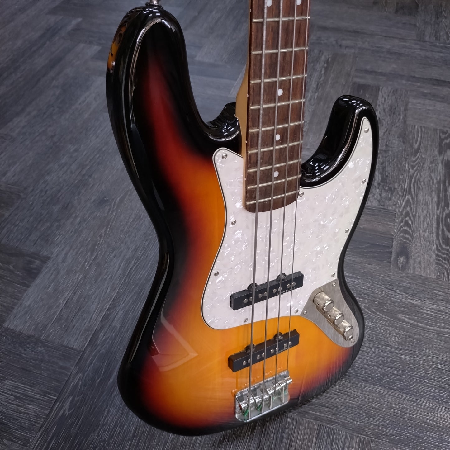 Squier Vintage Modified Jazz Bass ~ 3 Colour Sunburst [2012]