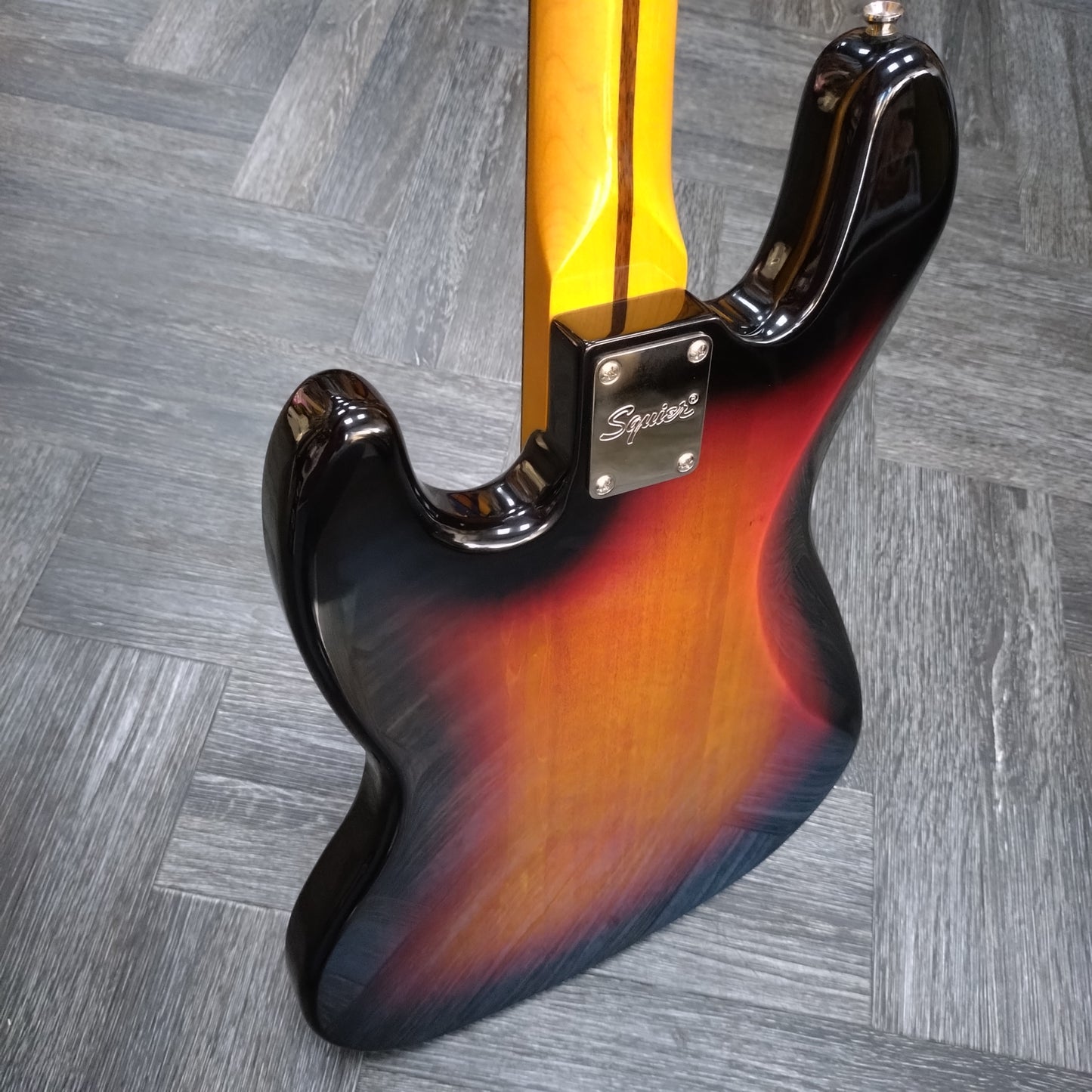 Squier Classic Vibe 60's Fretless Jazz Bass ~ 3-Tone Sunburst [2024]