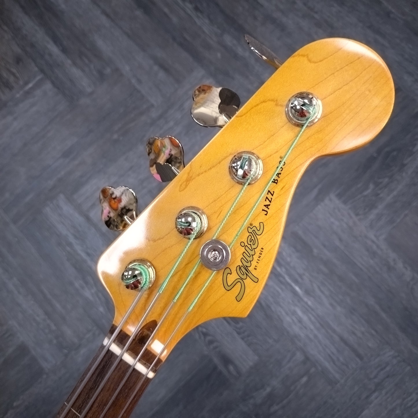 Squier Classic Vibe 60's Fretless Jazz Bass ~ 3-Tone Sunburst [2024]