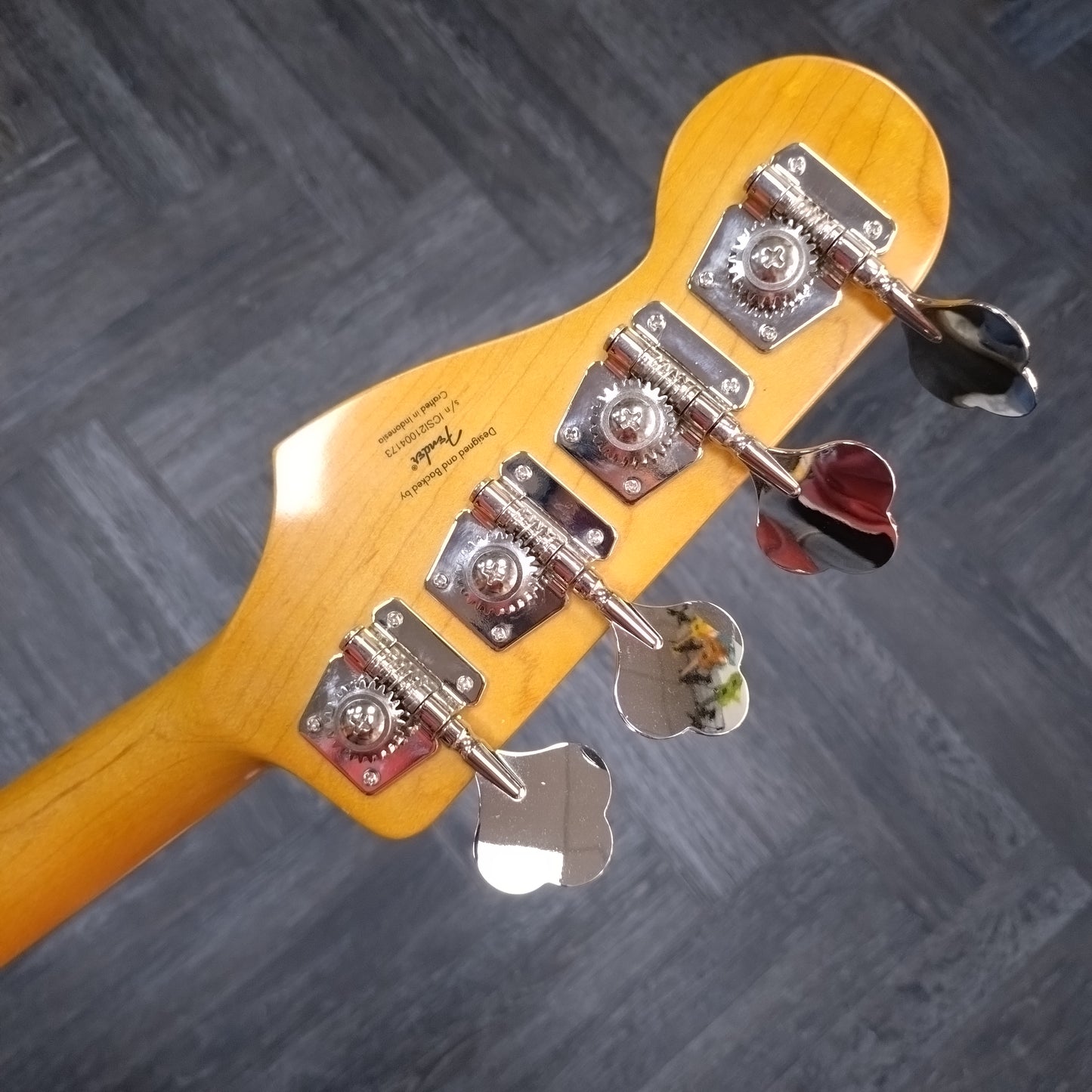 Squier Classic Vibe 60's Fretless Jazz Bass ~ 3-Tone Sunburst [2024]