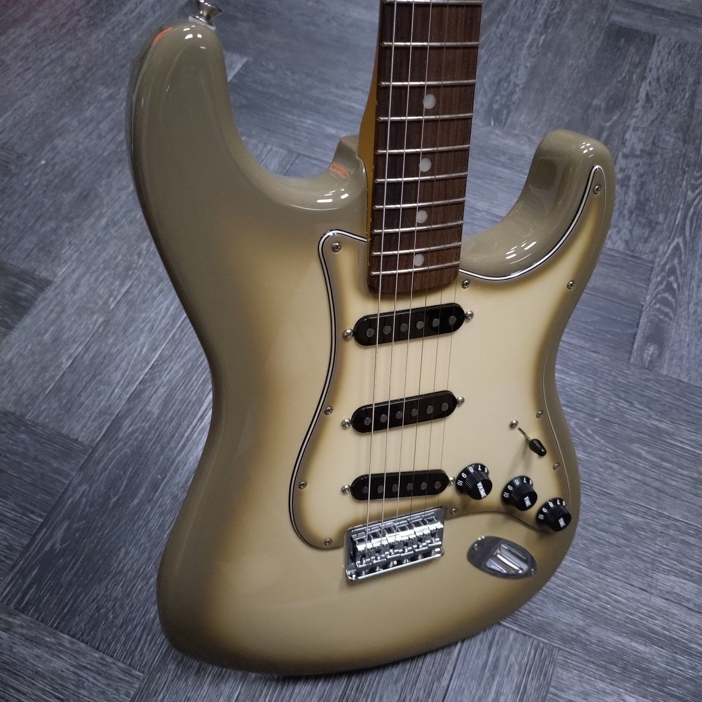 Fender 70th Anniversary Vintera® II Antigua Stratocaster® [2024]