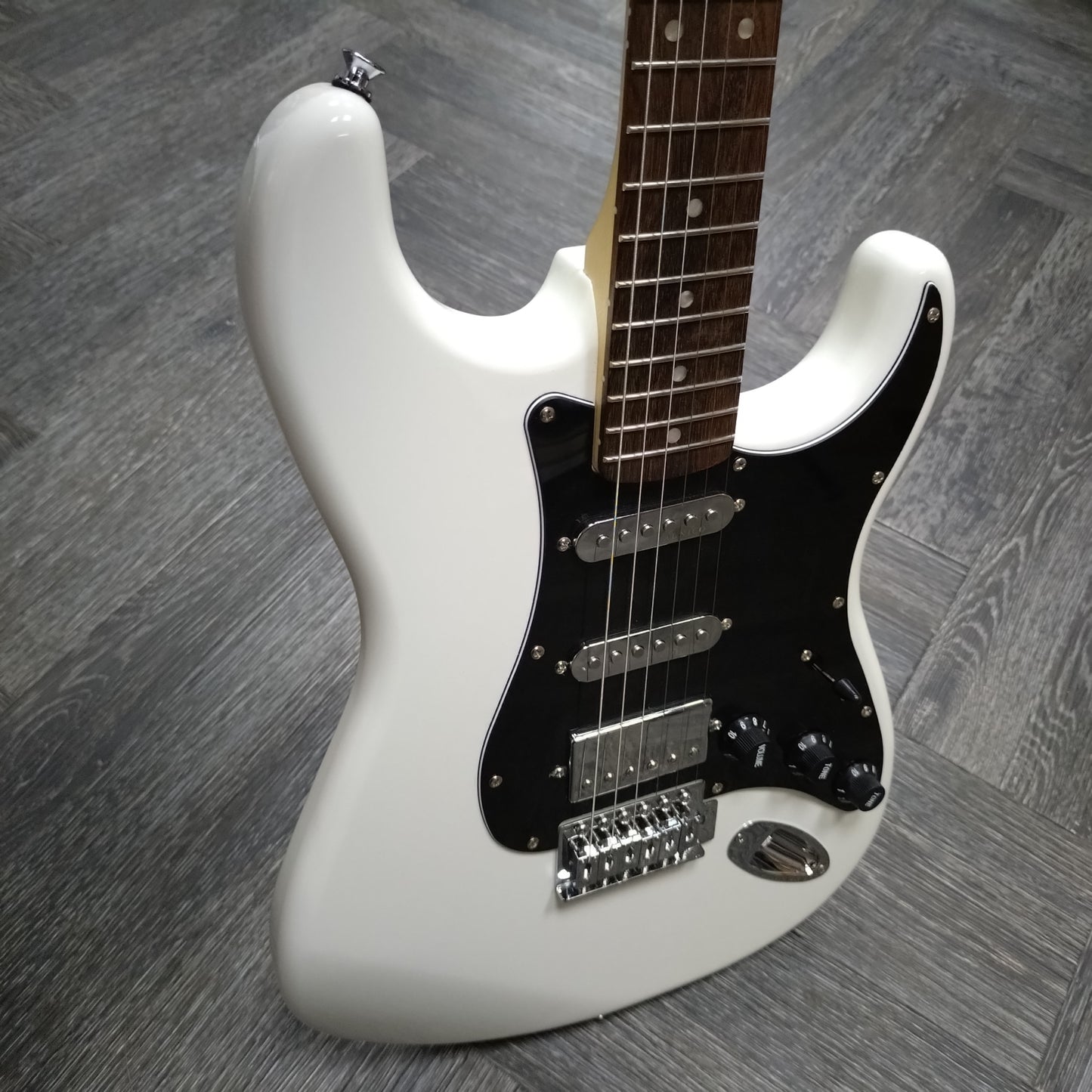 Squier Sonic Stratocaster HSS ~ Polar White [2025]