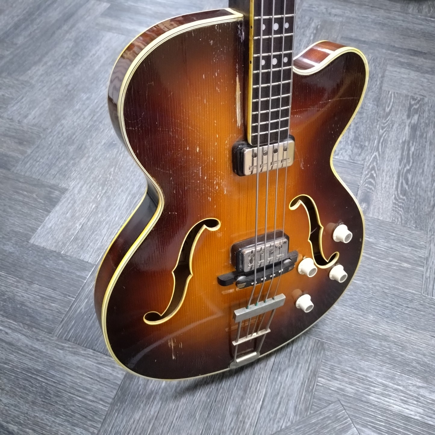 Hofner President Bass ~ Brunette Sunburst [1964]