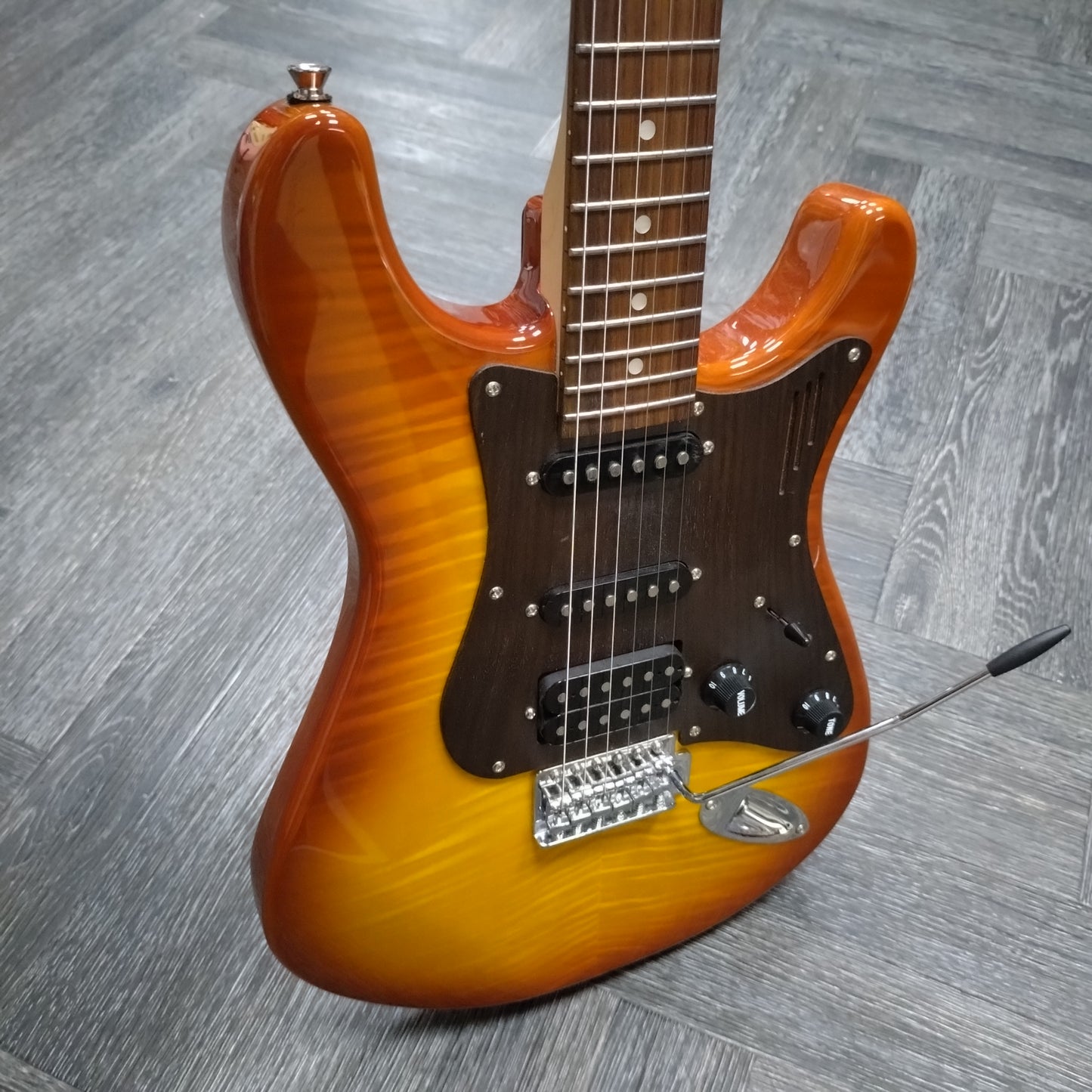 Magneto U-One Sonnet Modern ~ Flamed Amber Burst [2024]