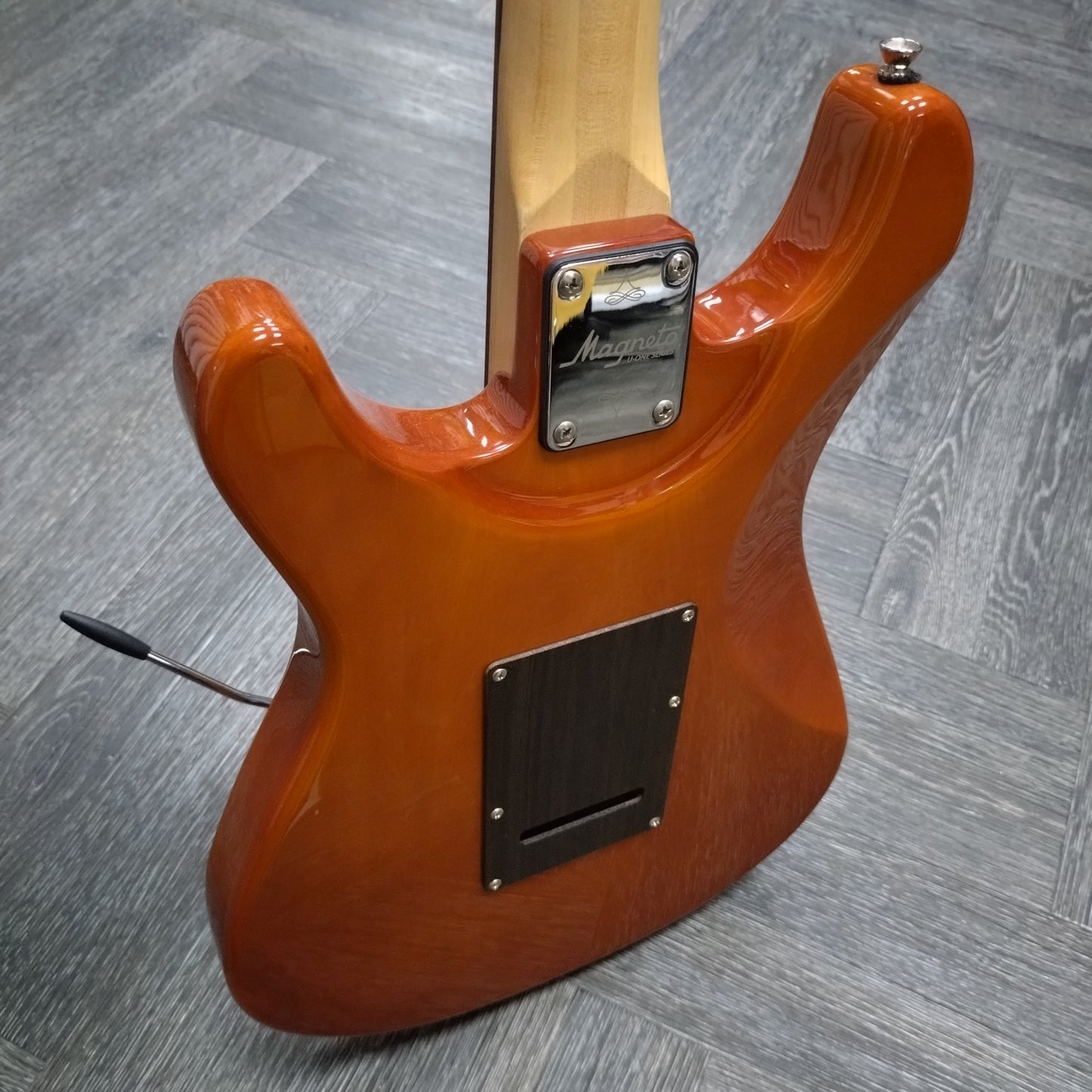 Magneto U-One Sonnet Modern ~ Flamed Amber Burst [2024]