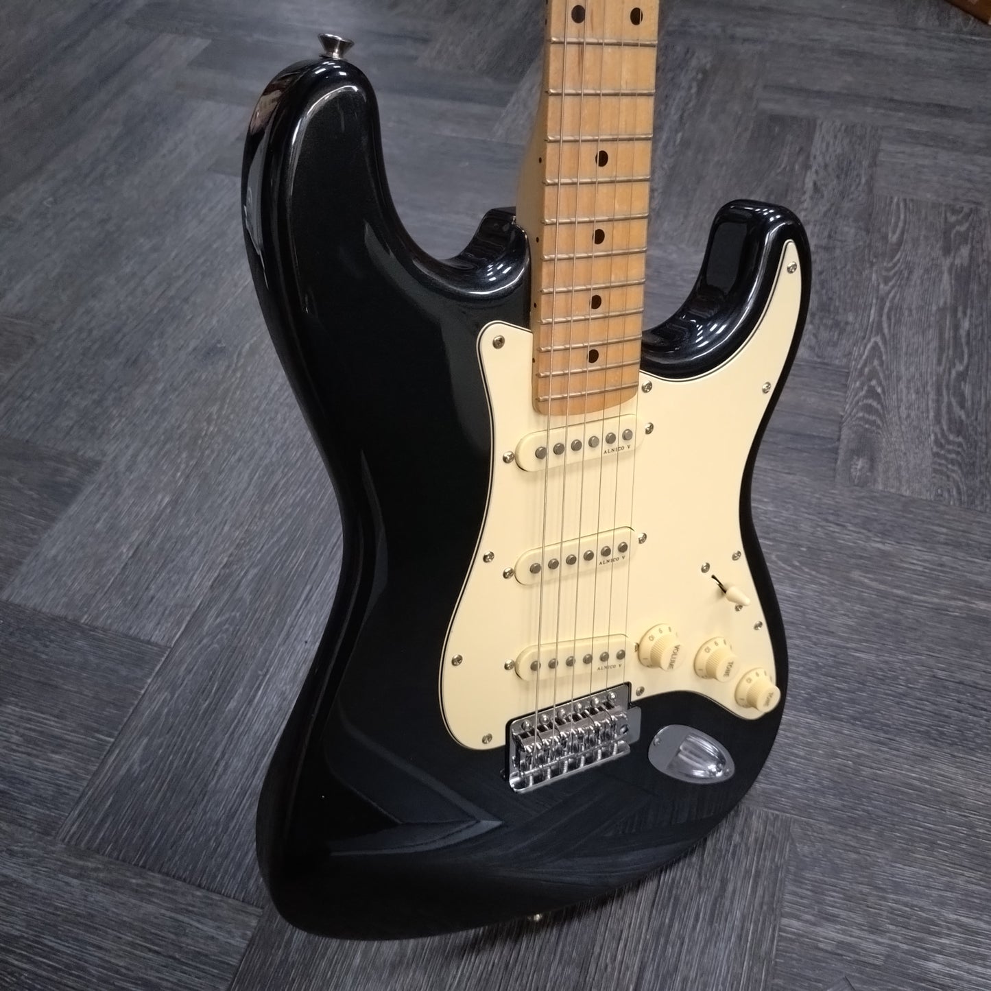 Squier Standard Stratocaster ~ Metallic Black [2000]