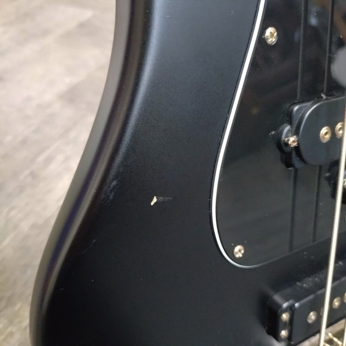 G&L Tribute Series SB-2 ~ Black Frost [2020]