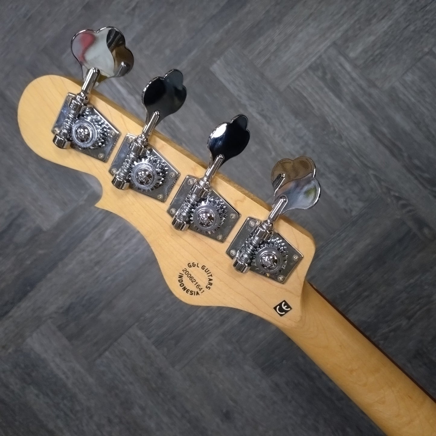 G&L Tribute Series SB-2 ~ Black Frost [2020]