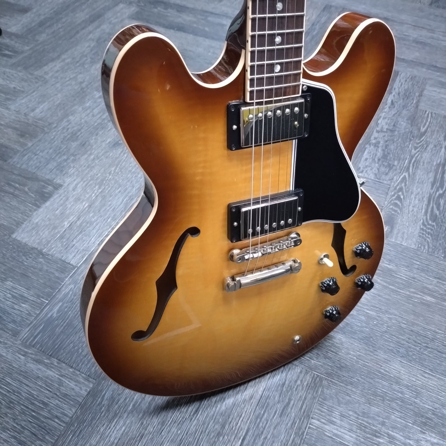 Gibson ES-335 Figured ~ Lightburst [2008]