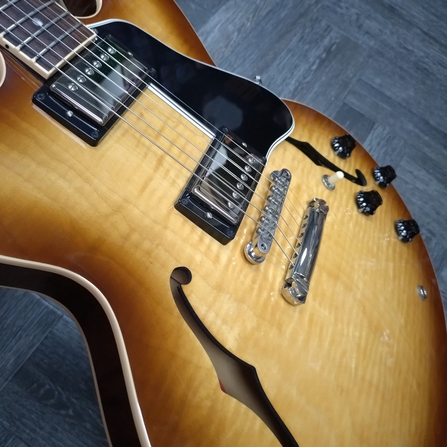 Gibson ES-335 Figured ~ Lightburst [2008]