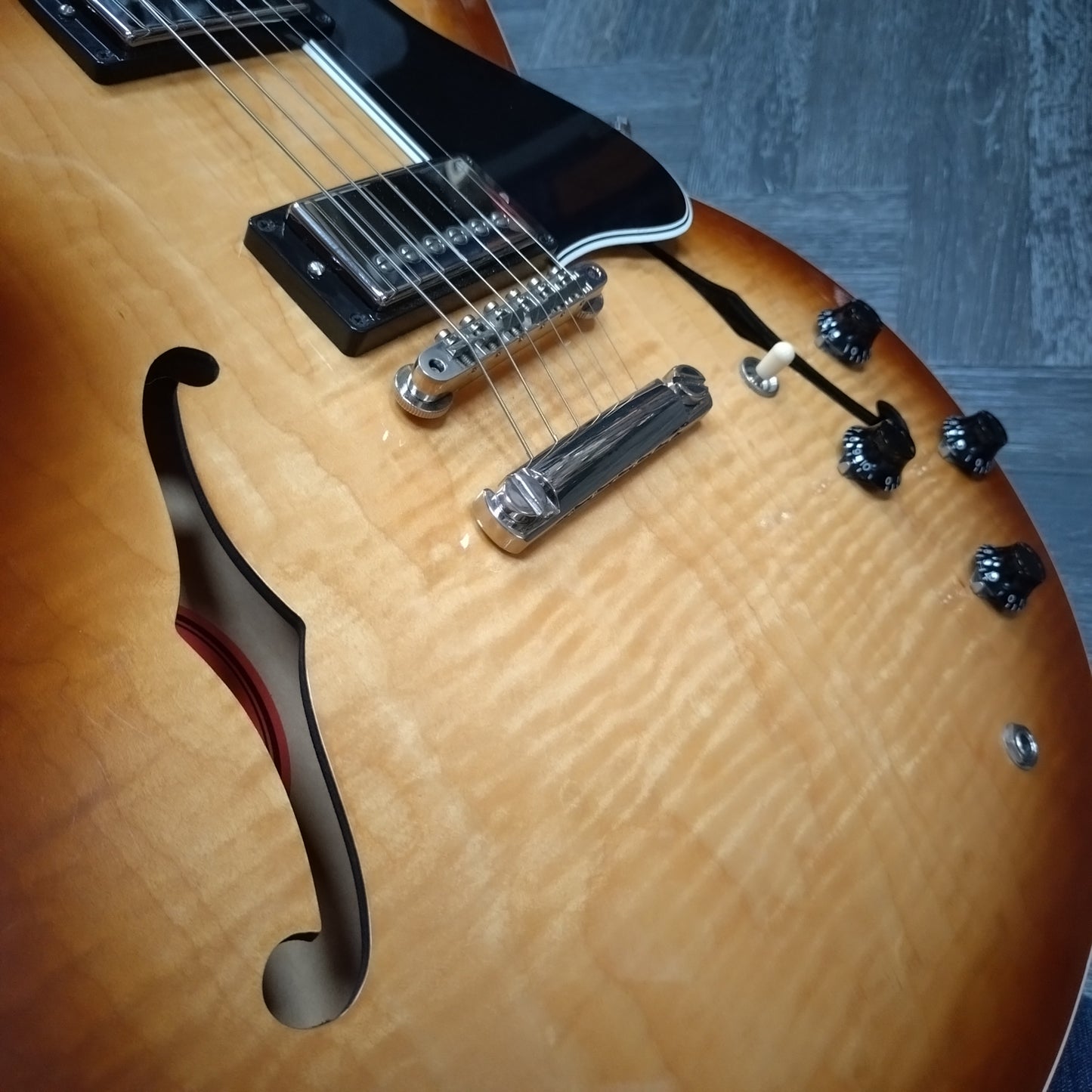 Gibson ES-335 Figured ~ Lightburst [2008]