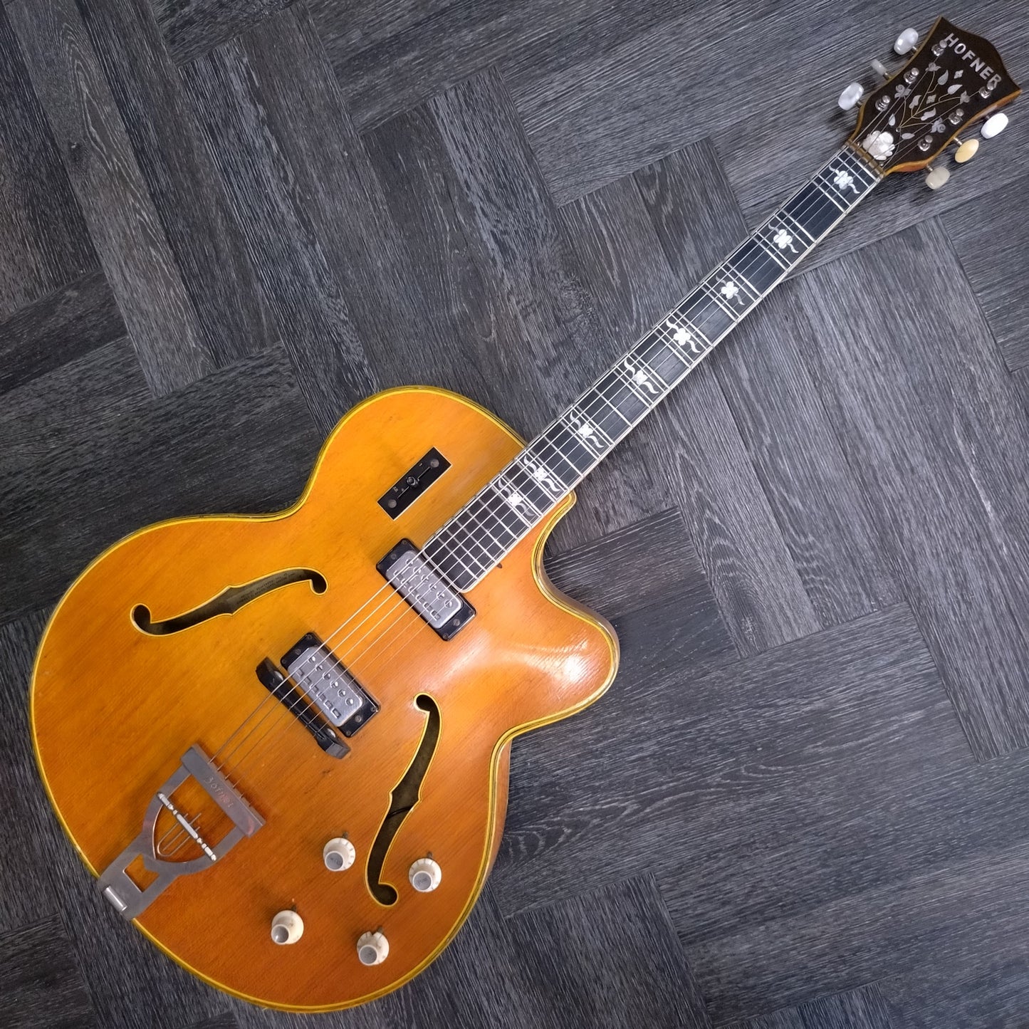 Höfner Committee E2 ~ Blond [1965]