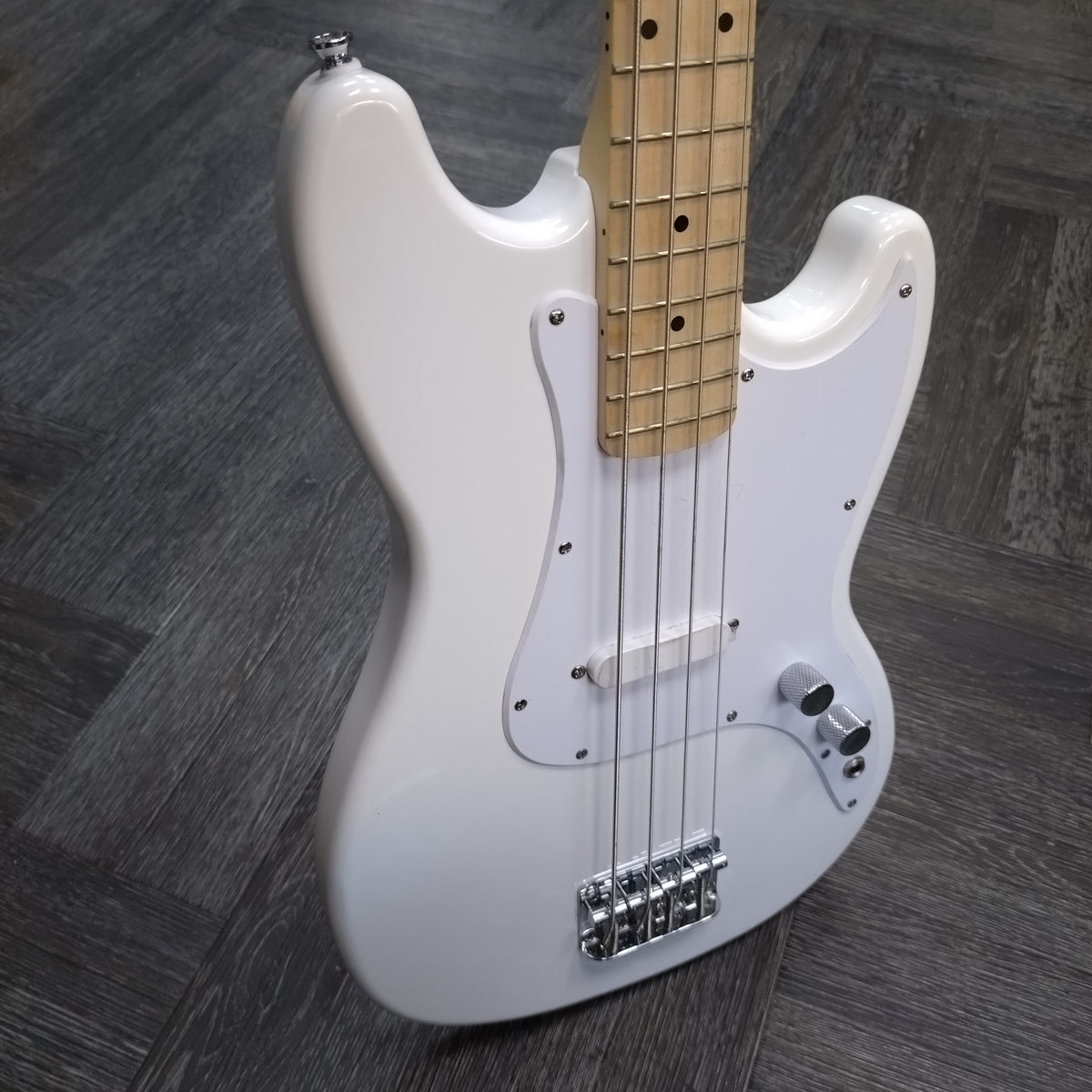 Squier Sonic Bronco Bass ~ Arctic White [2024]