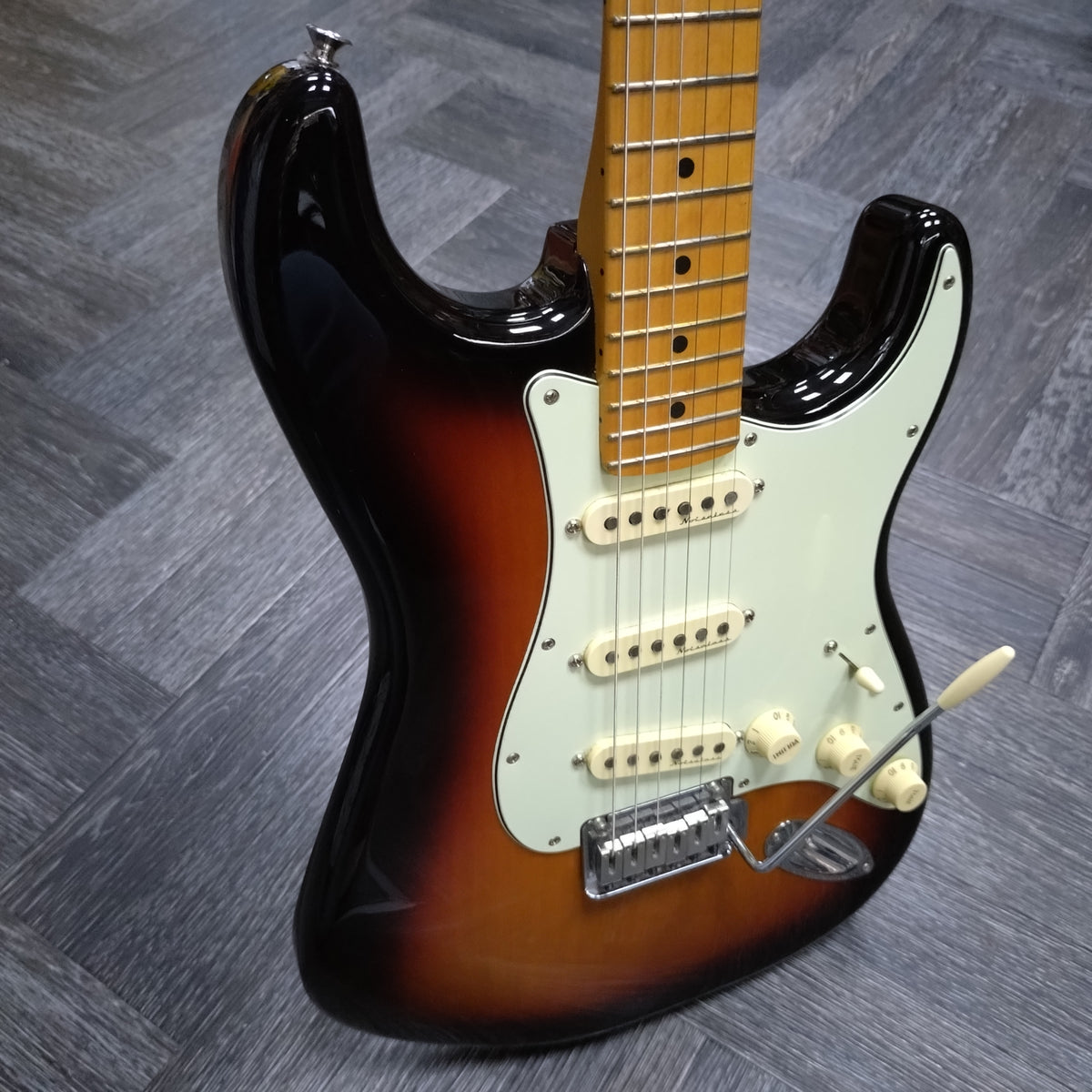 Fender Player Plus Stratocaster ~ 3-Tone Sunburst [2021]