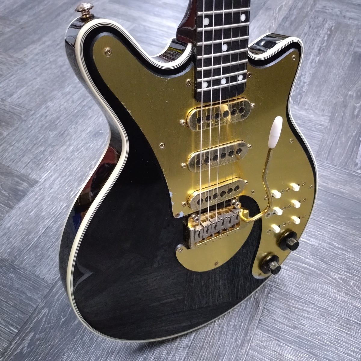 Brian May Special ~ Ltd Edition Black 'n' Gold [2018]