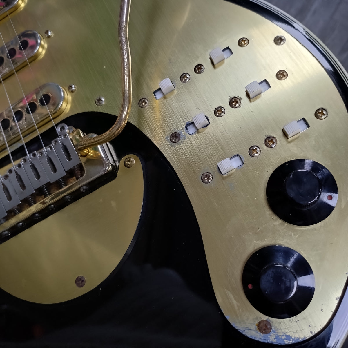 Brian May Special ~ Ltd Edition Black 'n' Gold [2018]