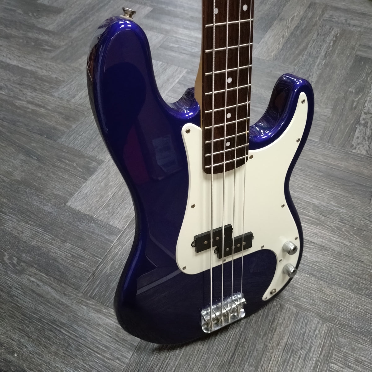 Squier Affinity P-Bass ~ Metallic Blue [2007]