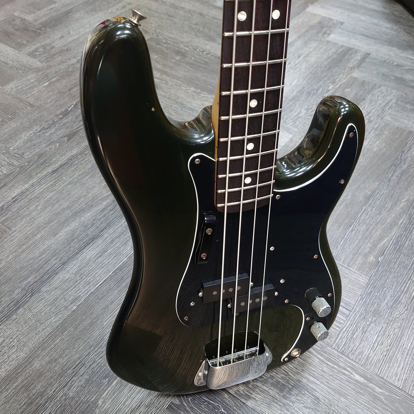 Fender Precision Bass ~ Black [1981]